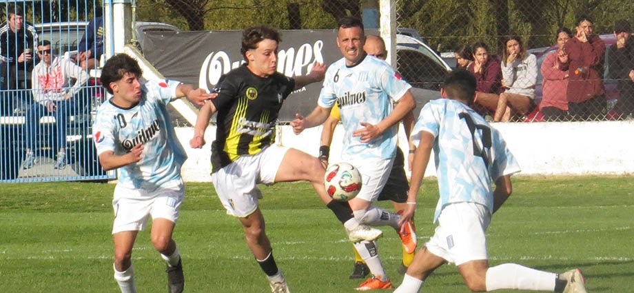 Sportivo Trabajo Mitre empató con Racing Club que jugó casi todo el partido con uno menos
