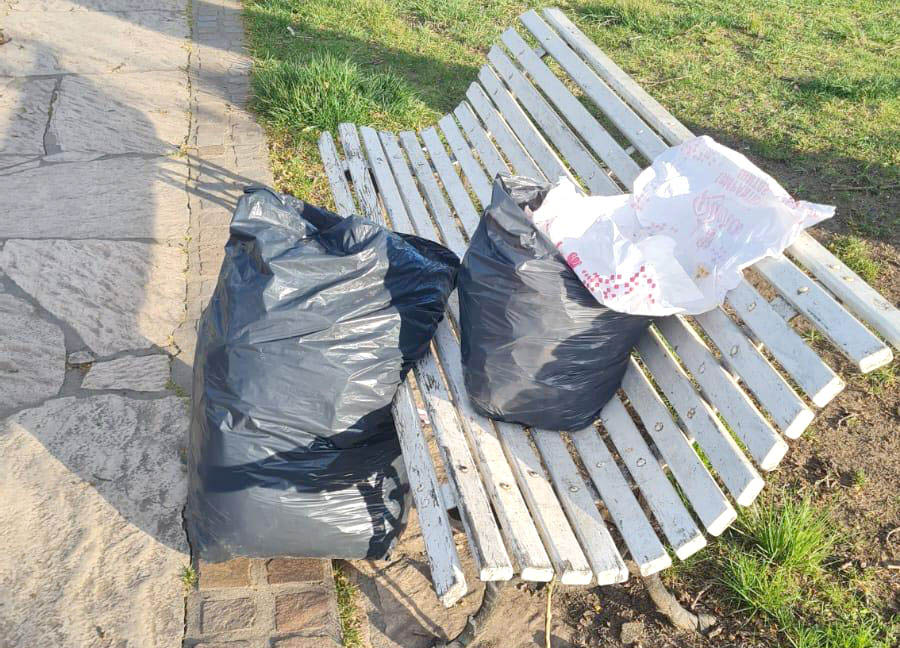 Basura sobre plazoleta de  Av. Del Valle: tomar conciencia es  el cuidado de todos