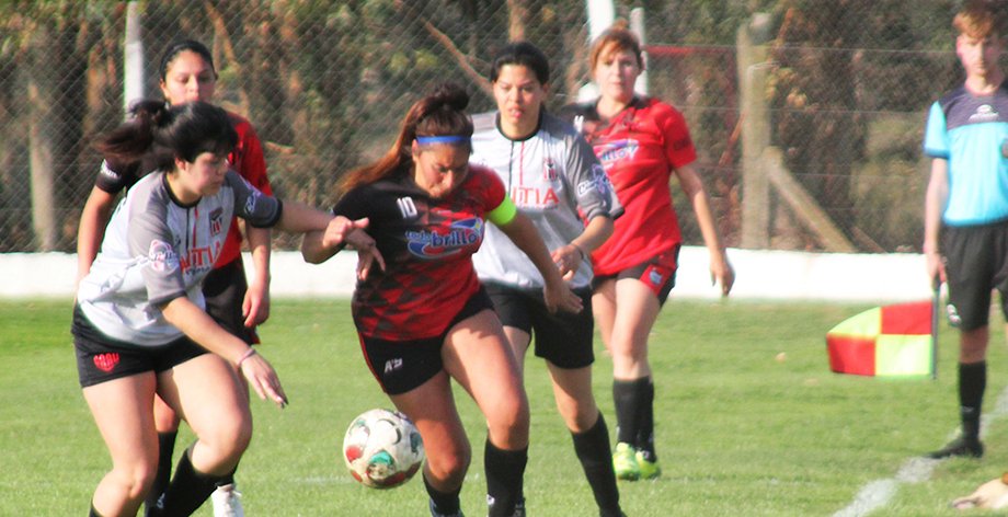 Deportivo Los Pinos lidera acechado por  Atlético San Agustín y Amigos Unidos