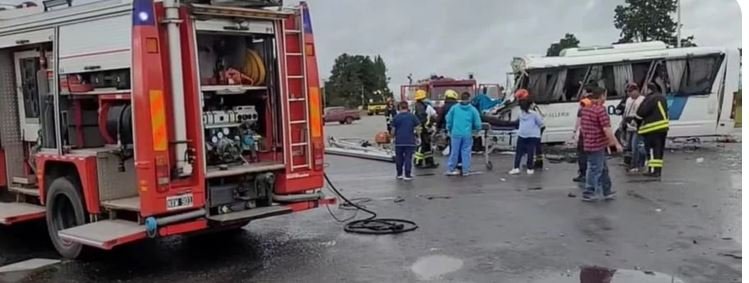 Cuatro muertos y más de 10 heridos en un trágico choque en Carmen de Areco