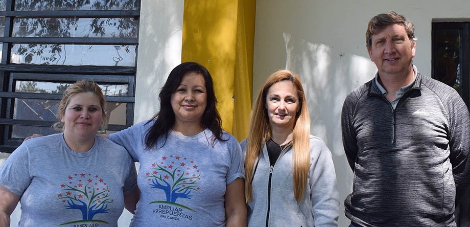 Ampliar Abrepuertas atiende y asesora en Sportivo Trabajo