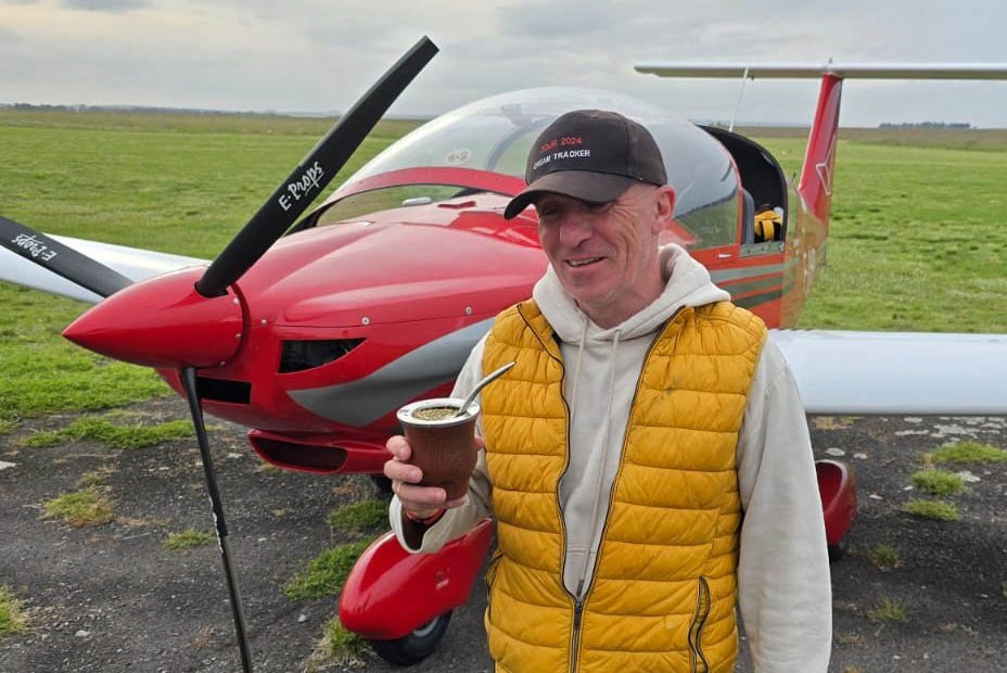 Piloto francés que esta dando la vuelta al mundo «aterrizó» en Balcarce