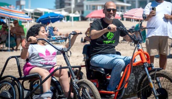 Villa Gesell: un triciclo eléctrico adaptado para personas con movilidad reducida