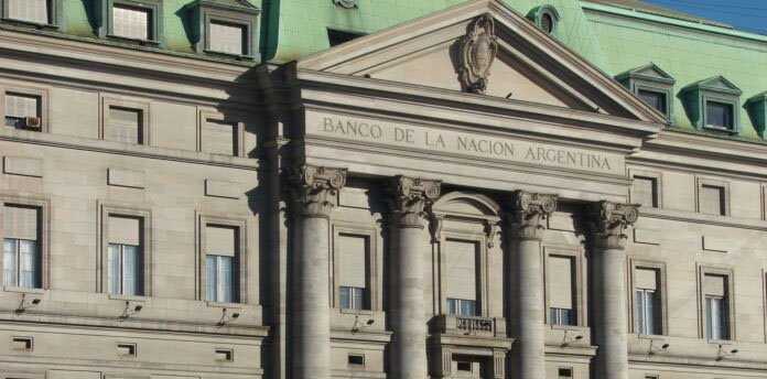 Milei firmó el decreto que transforma al Banco Nación en Sociedad Anónima