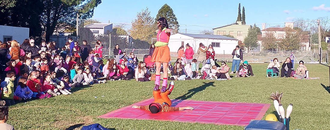 Más de cien chicos disfrutaron del "Circo  en el Barrio" en el Club Colegiales